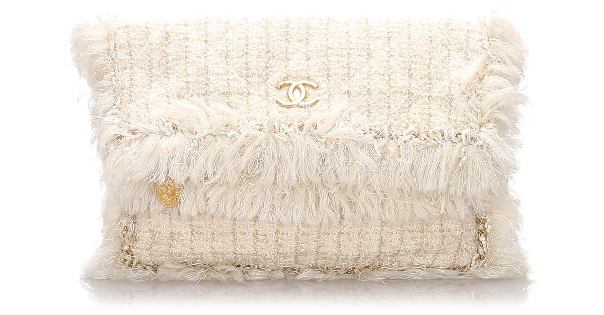 Chanel White Paris-Cosmopolite Tweed Fringe Clutch Bag Golden Cloth ref.179367  - Joli Closet