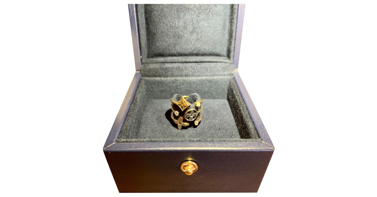 Louis Vuitton Idylle Blossom Ring in White Rose and Yellow Gold with  diamonds Multiple colors ref.179967 - Joli Closet