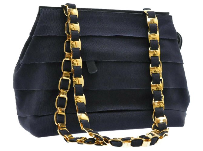 【SALVATORE FERRAGAMO】CHAIN SHOULDER BAG Salvatore Ferragamo Gancini Chain Shoulder Bag in Black