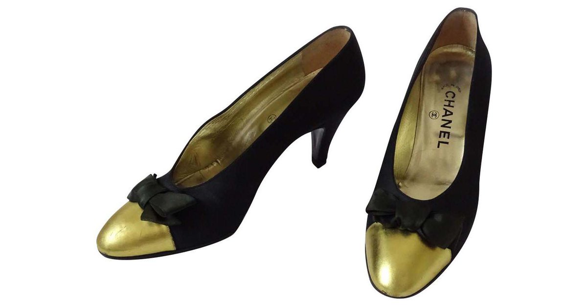 Vintage Chanel silk court shoes Black Leather ref.194706 - Joli Closet