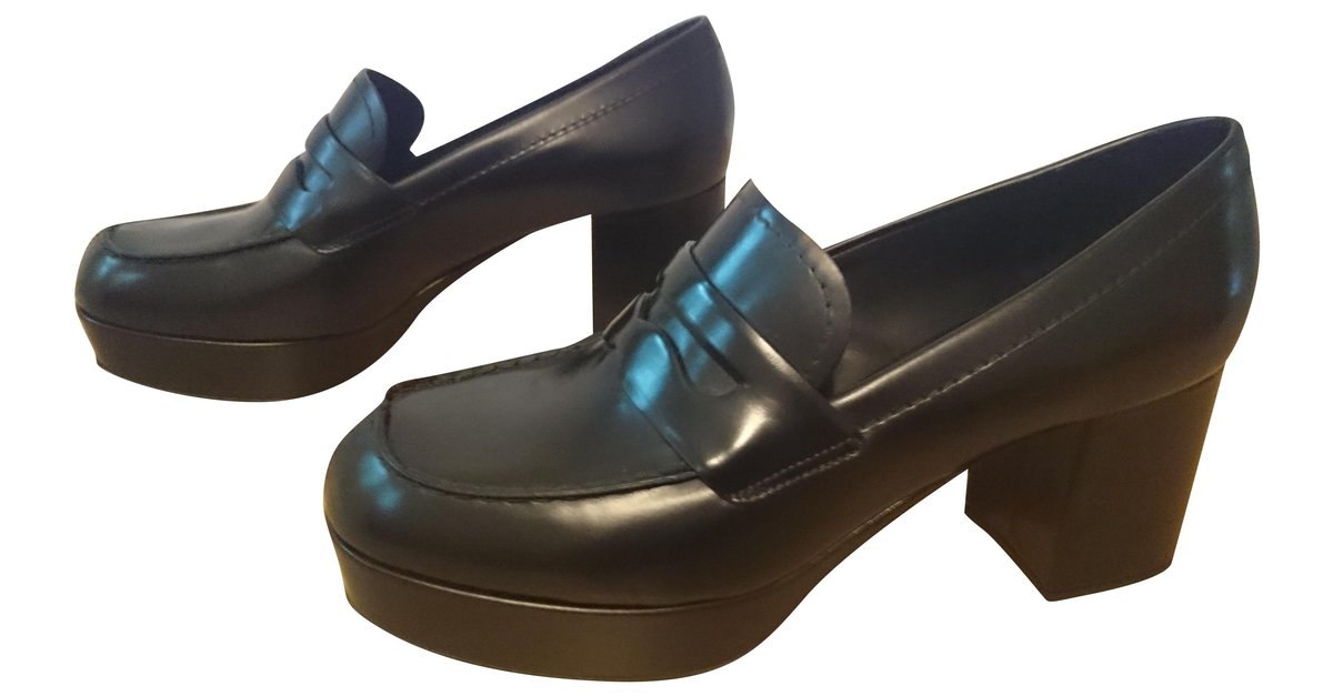 Prada Loafers, size 38,5 Black Leather  - Joli Closet