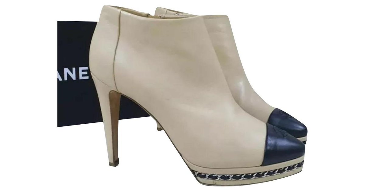 Chanel Beige Black Leather Logo CC Ankle Boots Booties Sz. 39,5 ref.200220  - Joli Closet