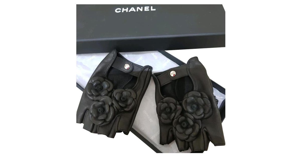 CHANEL Lambskin Camellia Fingerless Gloves 8.5 Black 241409