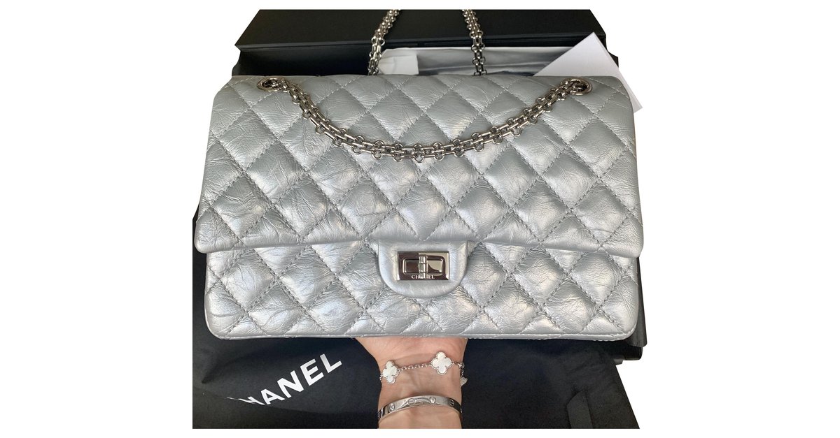 Chanel Reissue 2.55 Aged calf leather Size 226 Metallic ref.206389