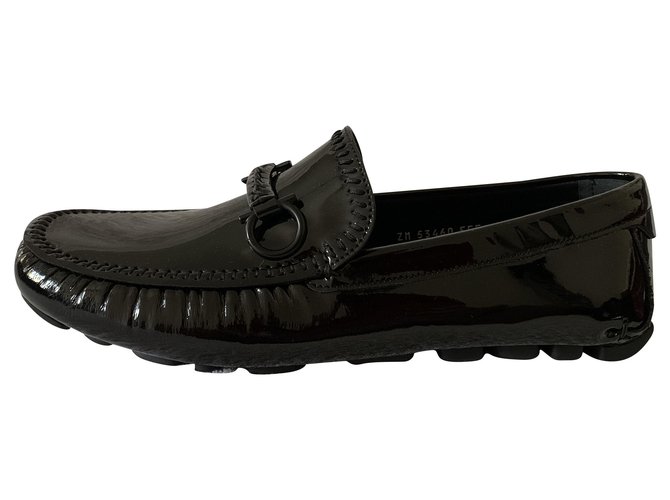 Salvatore Ferragamo Mocasines de charol negro Joli Closet