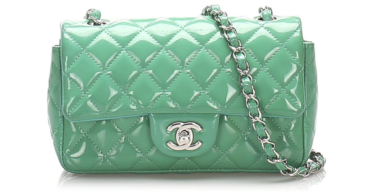 Leather mini bag Chanel Green in Leather - 28565673