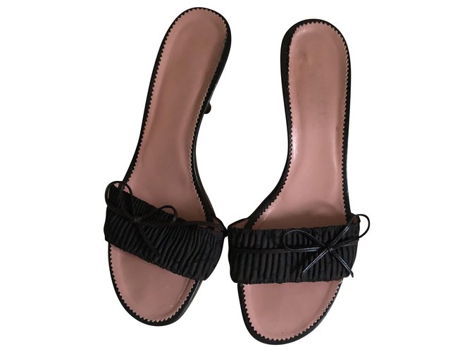 classic gucci slides