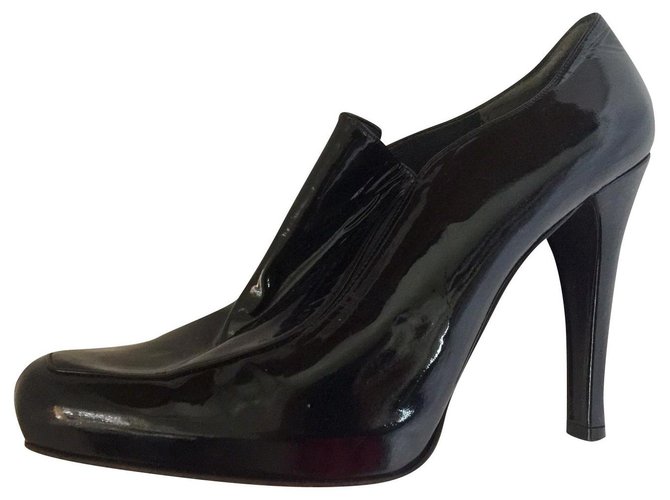 stuart weitzman patent pumps