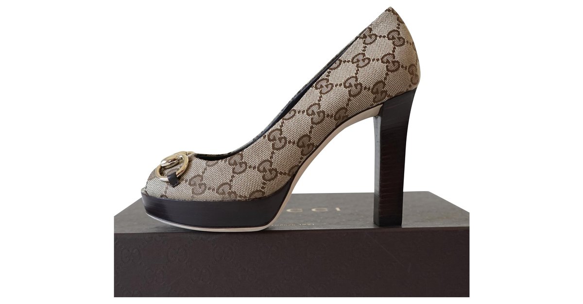 Gucci Monogrammed pumps, Women's Shoes