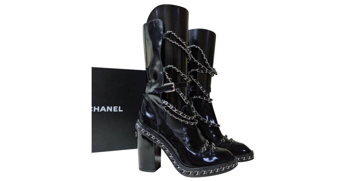 Chanel CC Chain Obsession Patent Boots Black Leather ref.244693 - Joli  Closet