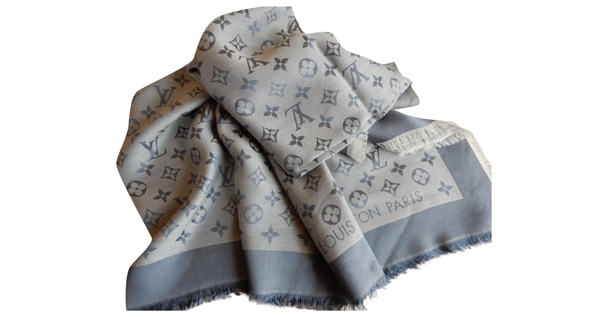 Louis Vuitton Scarves Blue Silk Wool ref.245011 - Joli Closet
