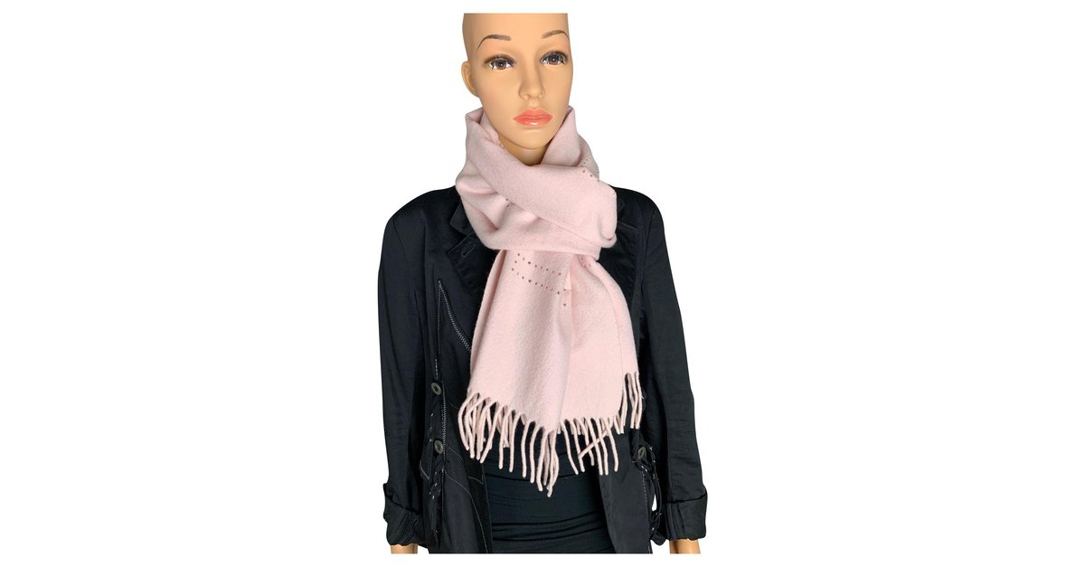Louis Vuitton Pink Cashmere Scarf - 2 For Sale on 1stDibs