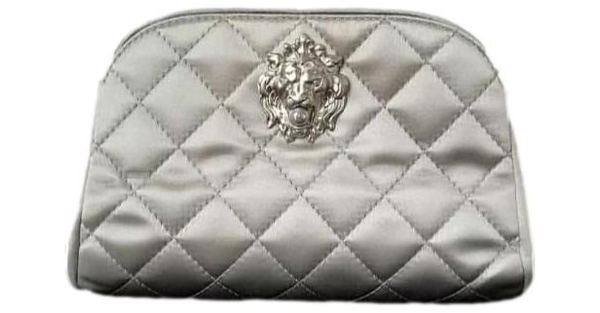 Chanel Lion Head Pearl Silver Satin Clutch Silvery ref.251883 - Joli Closet