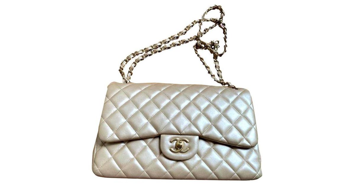 Timeless Chanel Champagne Jumbo Classic flap bag with gold hardware Golden  Leather  - Joli Closet