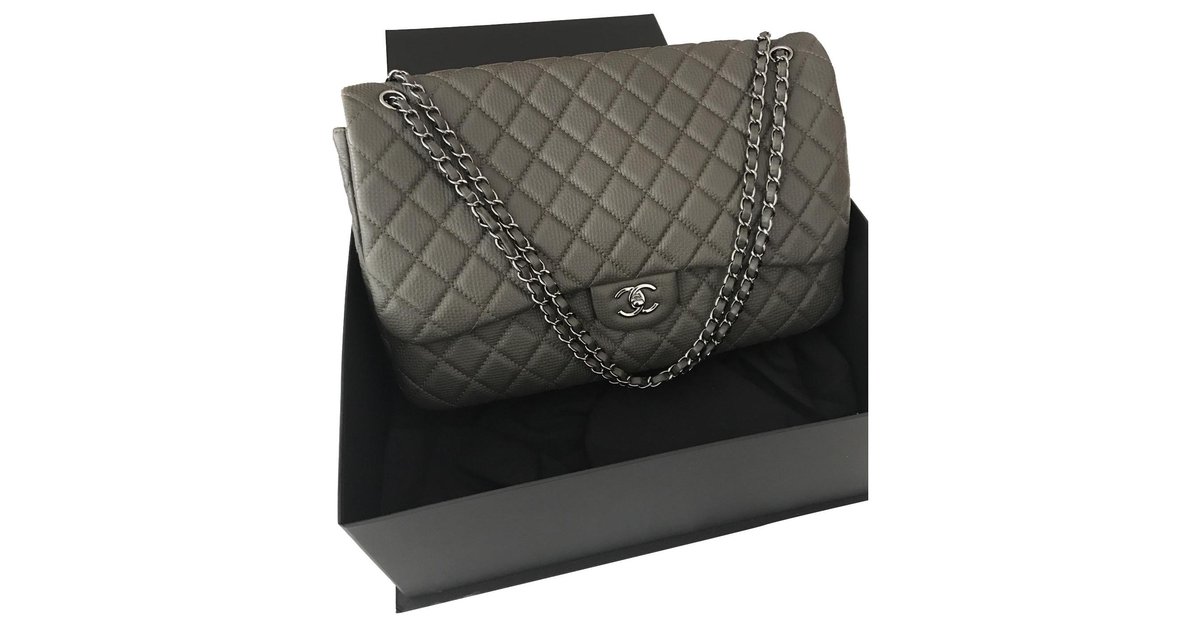 Chanel Timeless Travel Flap Bag Taupe Leder ref.270218 - Joli Closet