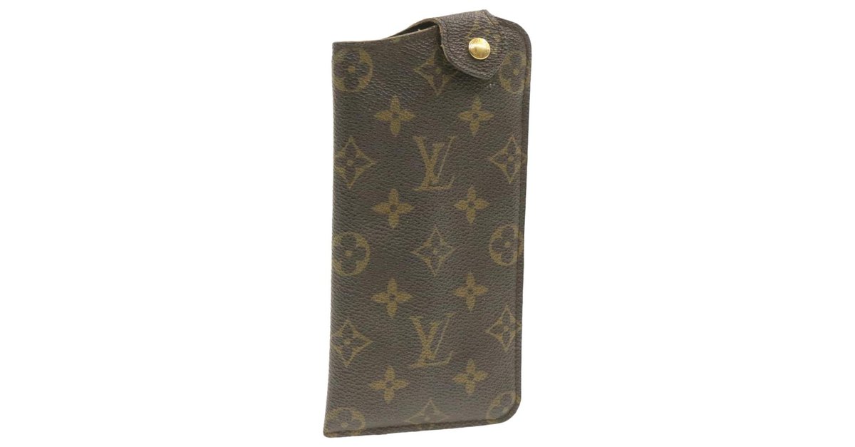 Louis-Vuitton-Monogram-etui-a-lunettes-MM-Glasses-Case-M66544