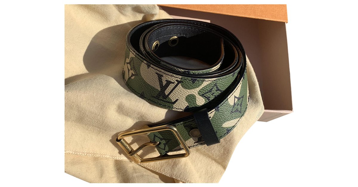 Louis Vuitton Belts Olive green Leather ref.279203 - Joli Closet