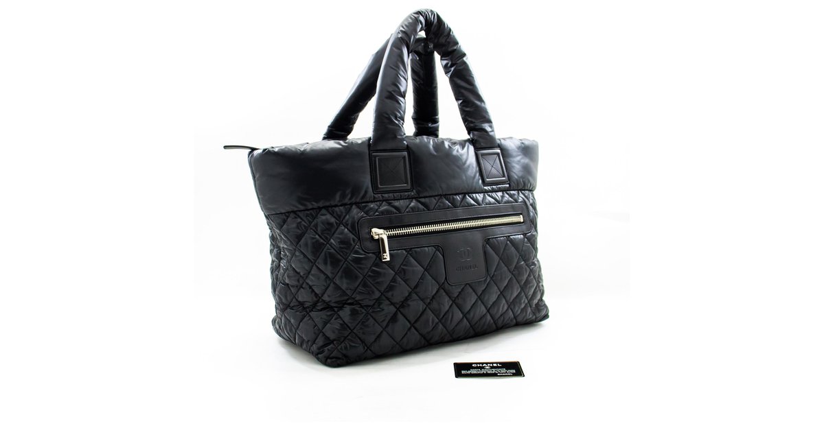 CHANEL Coco Cocoon MM Nylon Tote Bag Handbag Black Bordeaux ref.299522