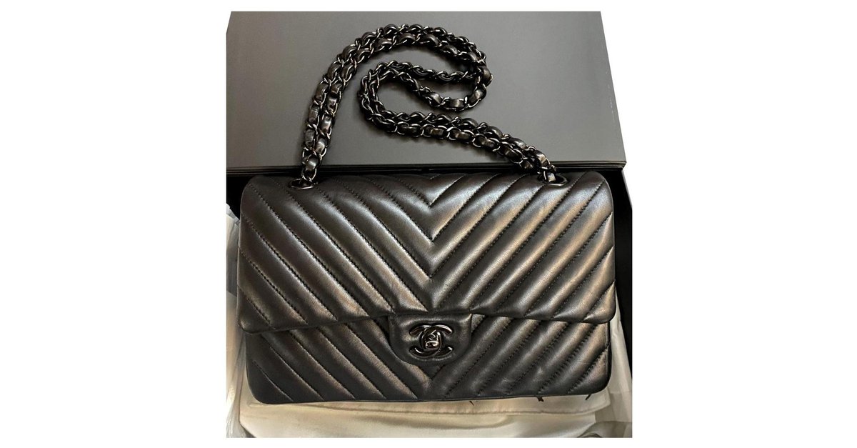 Rare Chanel So Black Chevron Timeless Medium flap bag Leather ref.299653