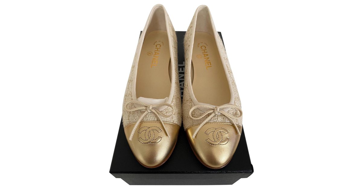 Chanel Beige/Black Leather Pointed Toe Ballet Flats Size 8/38.5