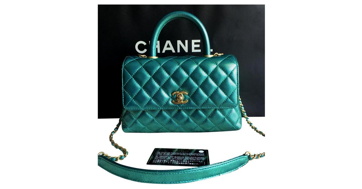 Chanel Small Coco Handle bag in Iridescent green caviar skin Leather  ref.301915 - Joli Closet