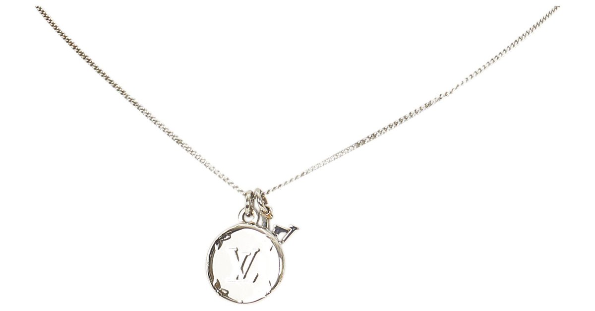 Louis Vuitton Silver LV Pendant Necklace Silvery Metal ref.303738