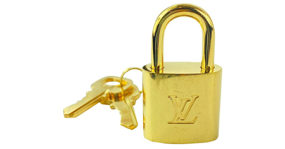 Louis Vuitton Gold #664 Padlock and Key Set Cadena Lock Full Kit White gold  ref.306199 - Joli Closet