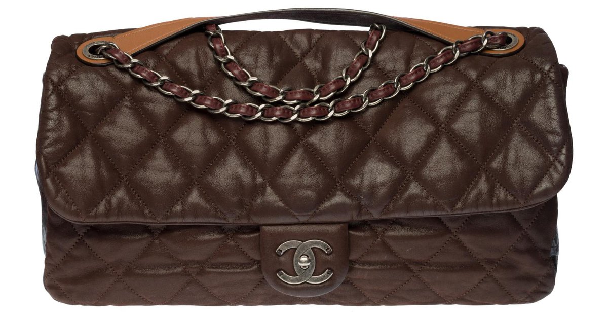 Astonishing Chanel Classic XL bag in brown quilted leather , gussets and  underside in brown glazed leather, Aged silver metal trim