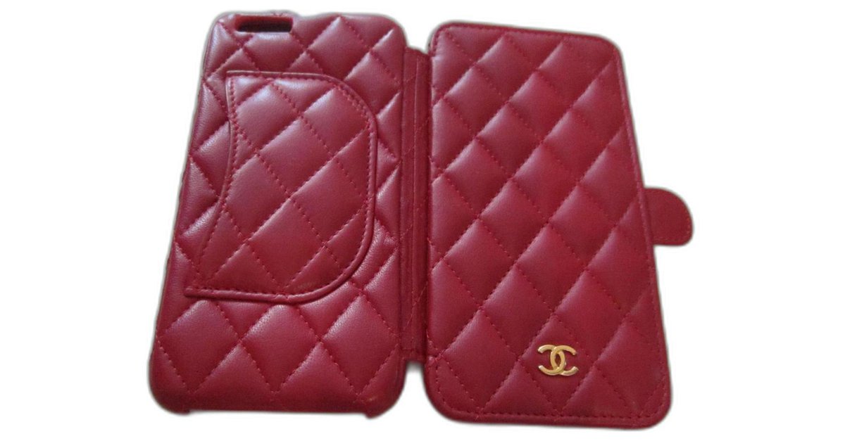 Chanel Iphone Shell Red Leather ref.319597 - Joli Closet