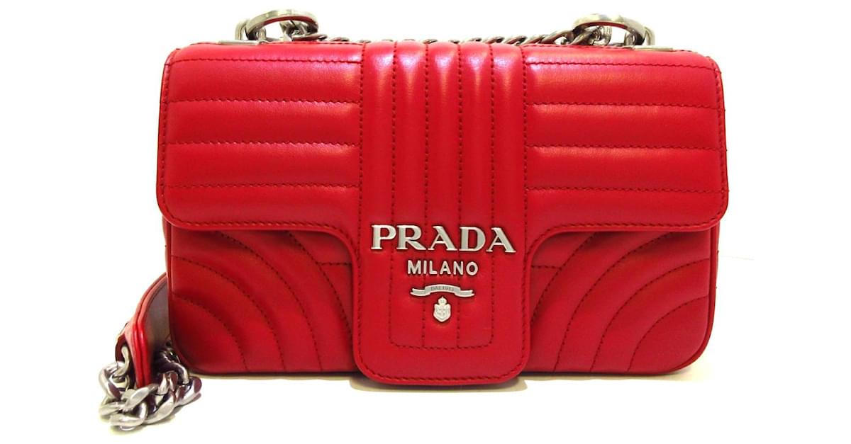 prada diagramme red