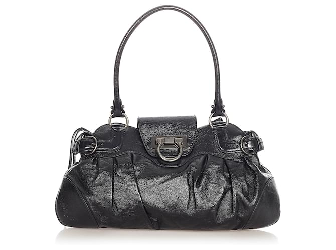 Salvatore Ferragamo 黒 バッグ Salvatore Ferragamo Black Pebbled Leather East/West Gancini