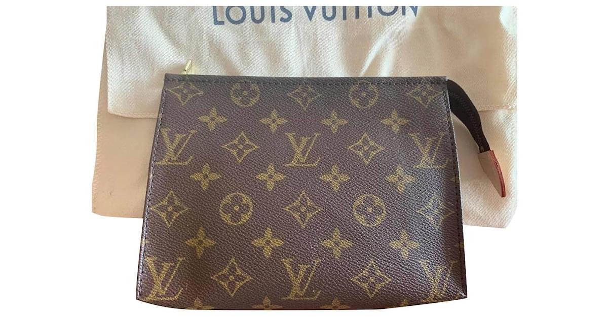 clutch lv toiletry pouch 19