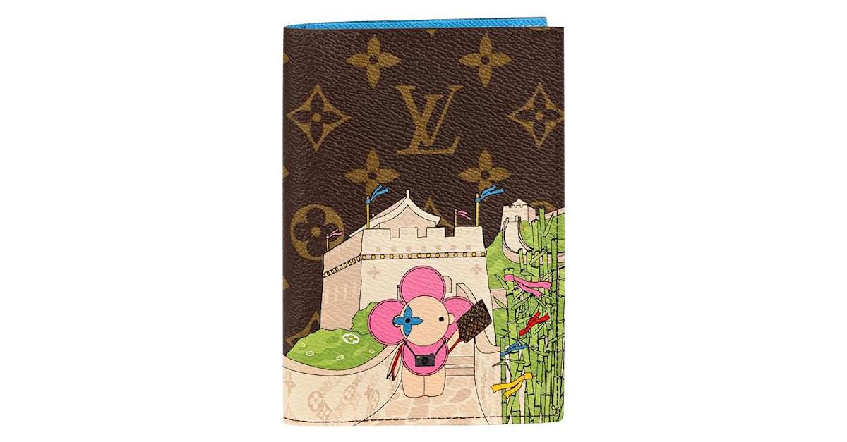RARE Louis Vuitton 2020 Vivienne Christmas Animation passport case cover  M69746