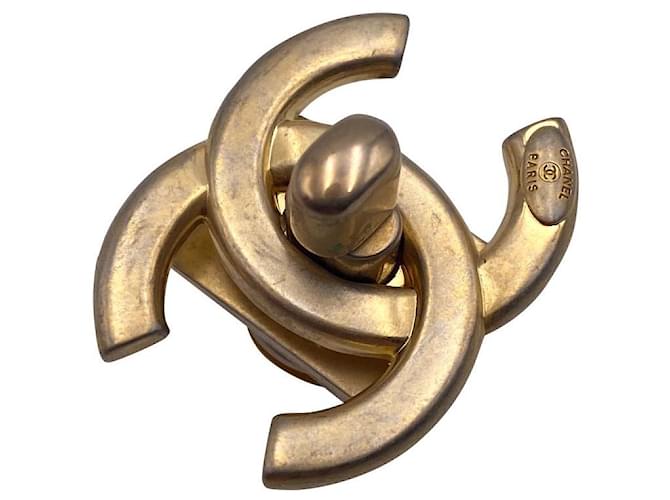 CHANEL CC turnlock gold clasp 4x3 cm Golden Steel ref.388447