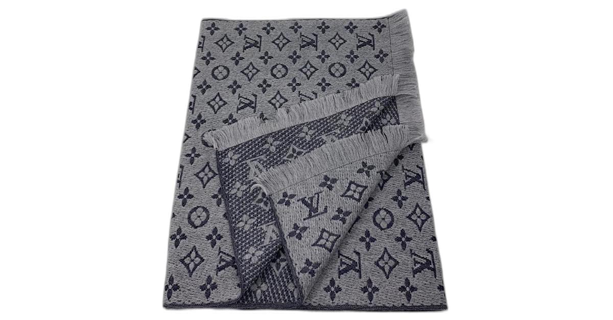 Louis Vuitton Scarf Grey Wool ref.33791 - Joli Closet