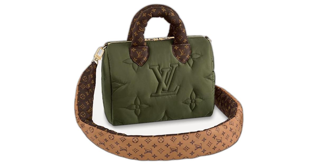 Louis Vuitton LV Xale verde Verde escuro Seda ref.272092 - Joli Closet