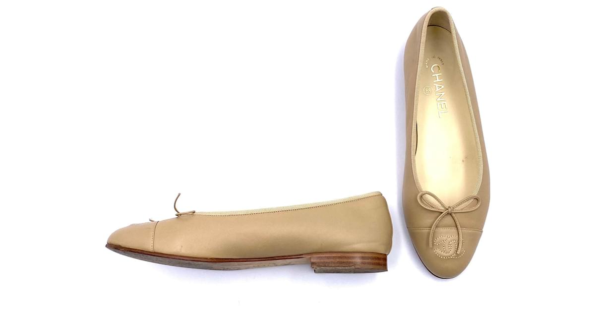 Chanel Ballerinas In Beige Leather White Cream Ref.398392 - Joli Closet