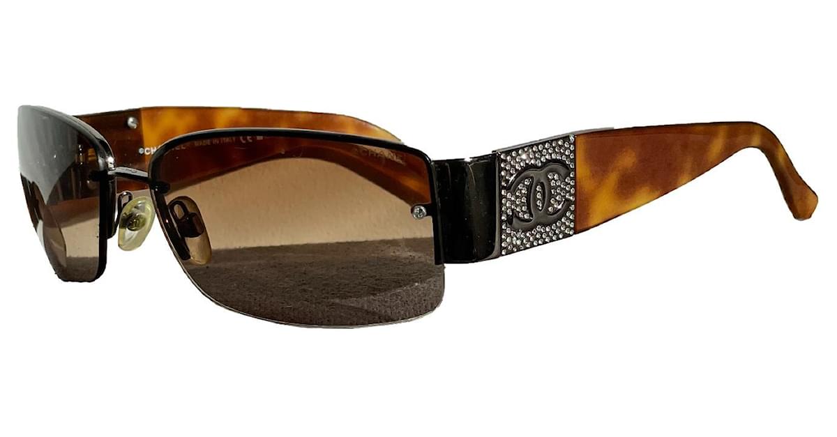 Sunglasses Chanel Brown in Plastic - 28081643