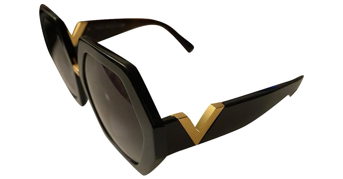 Valentino Sunglasses Black Golden Plastic ref.403612 - Joli