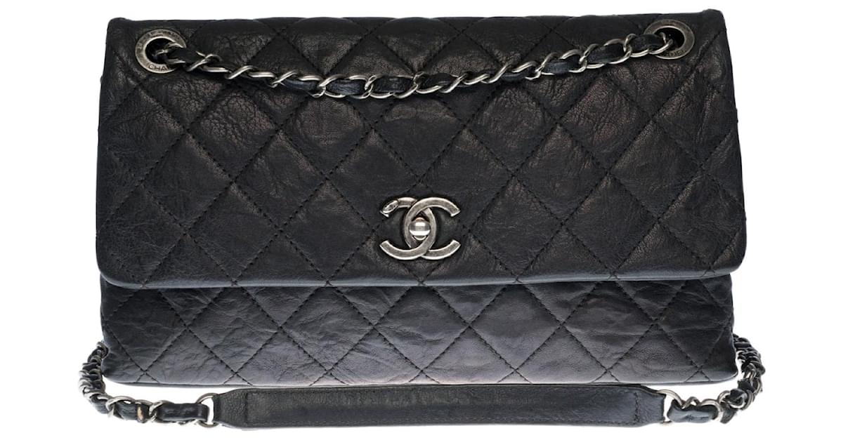 Timeless Very chic and Rare classic Chanel shoulder bag 31 rue Cambon  single flap in black quilted leather, antique silver metal trim ref.404413
