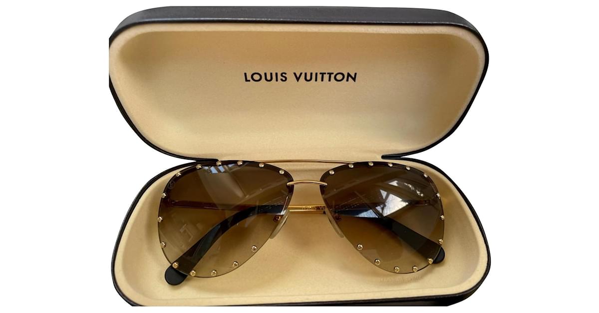 Louis Vuitton Green Olive Party Sunglasses (743) – Bagaholic