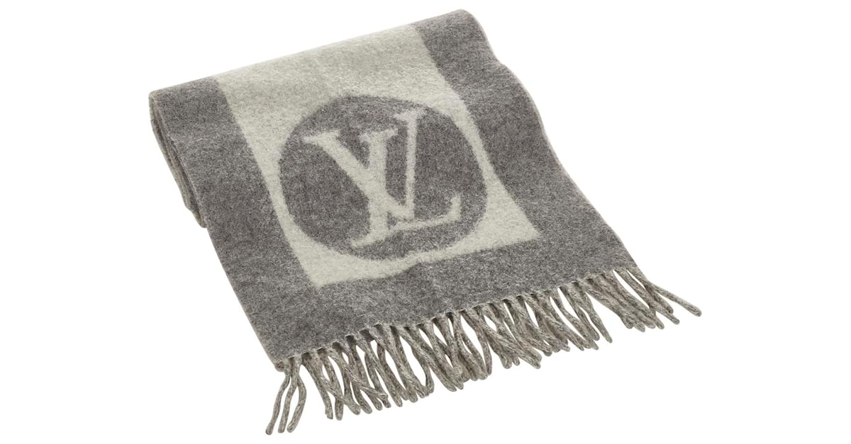 Louis Vuitton Grey Cardiff Scarf – Savonches