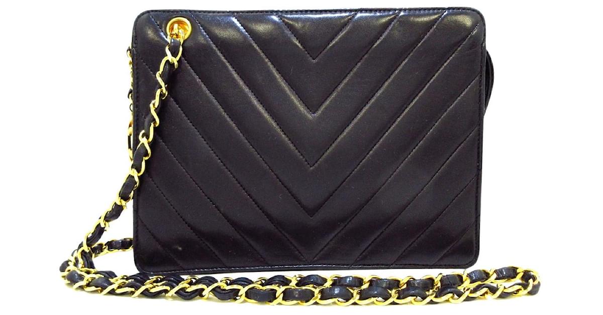 Chanel V-Stich Black Leather ref.425567 - Joli Closet