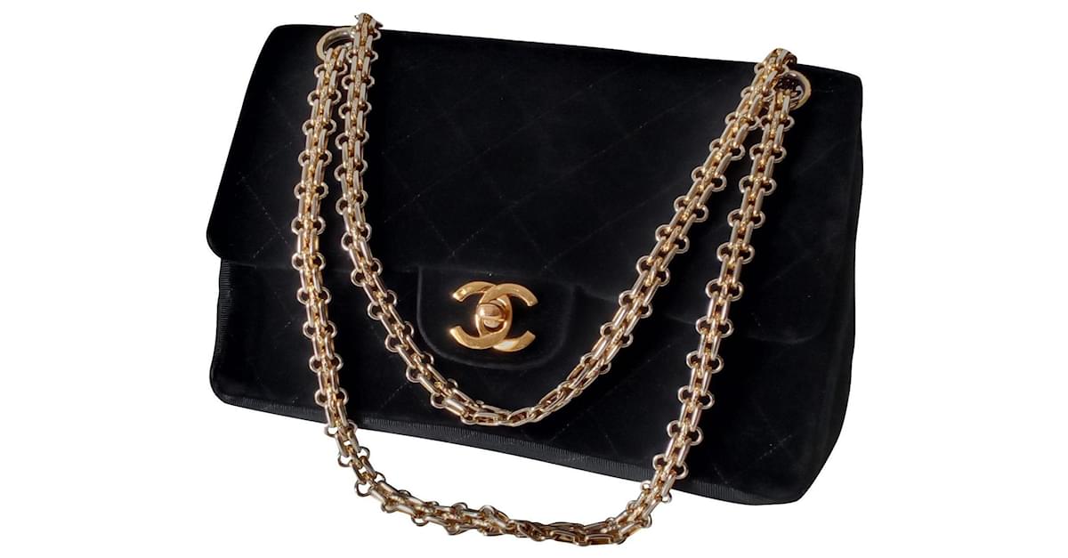Chanel Vintage Classique bag in black velvet ref.426452