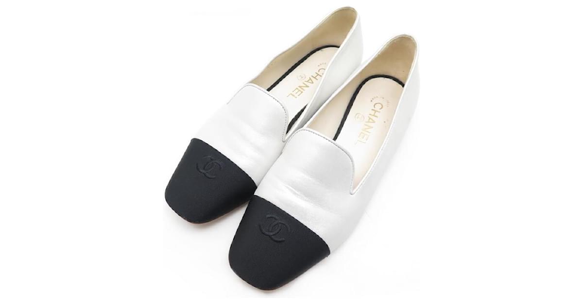 CHANEL LOAFERS LOCO CC G SHOES34787 38 LIGHT SILVER CANVAS SHOES Silvery  Cloth ref.426595 - Joli Closet