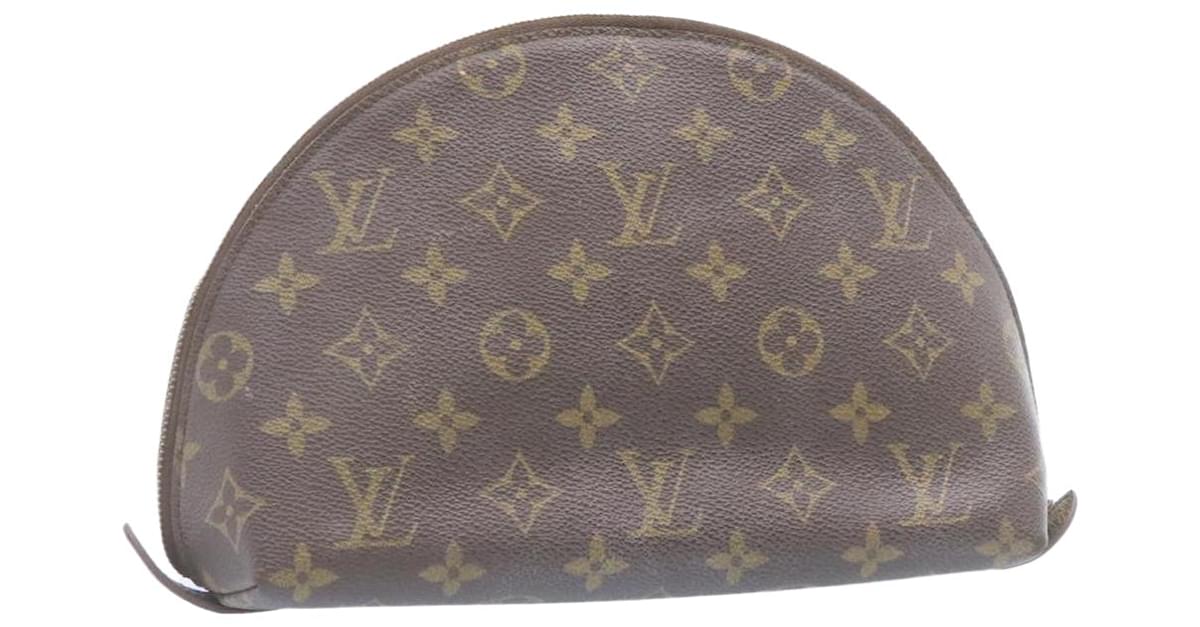 Louis Vuitton Travel Case - 48 For Sale on 1stDibs