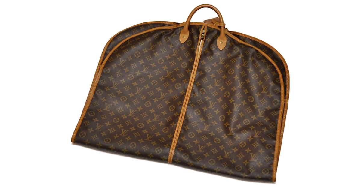 Louis Vuitton Monogram Canvas Garment Cover (SHF-19961) – LuxeDH