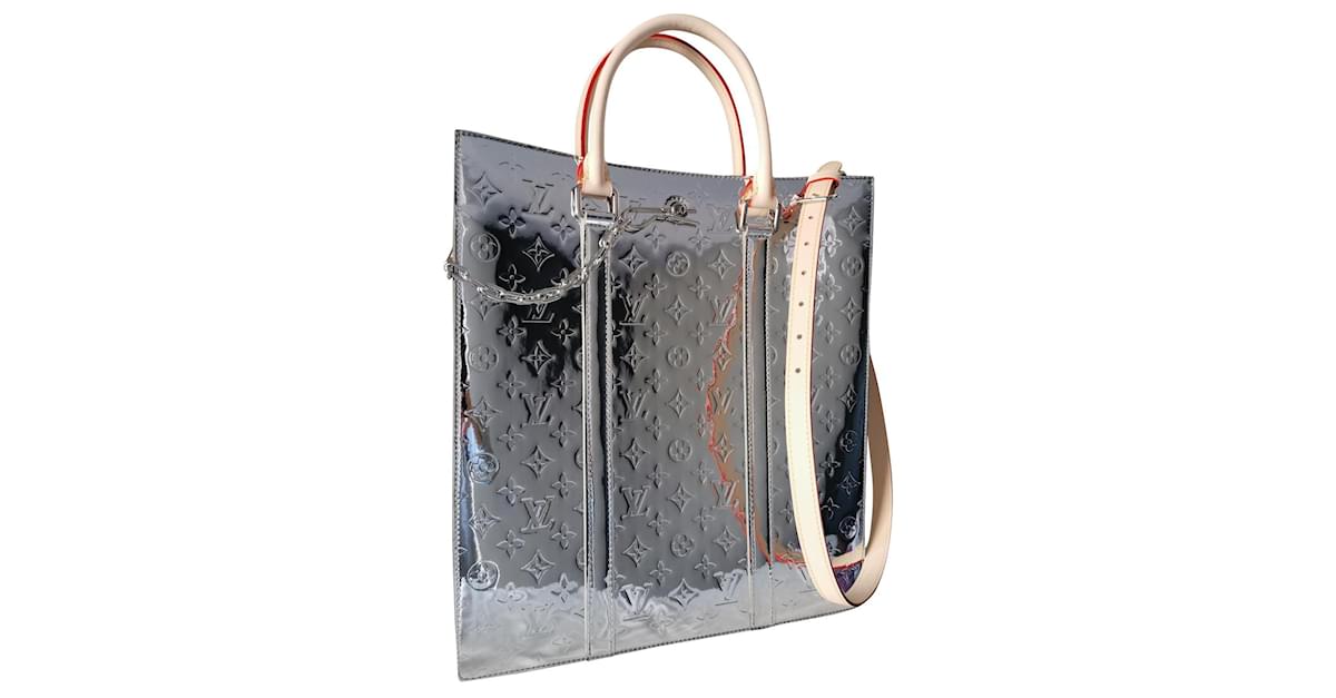 Louis Vuitton Plat Bag Mirror (under Virgil Abloh) Silvery Leather Cloth  ref.433185 - Joli Closet