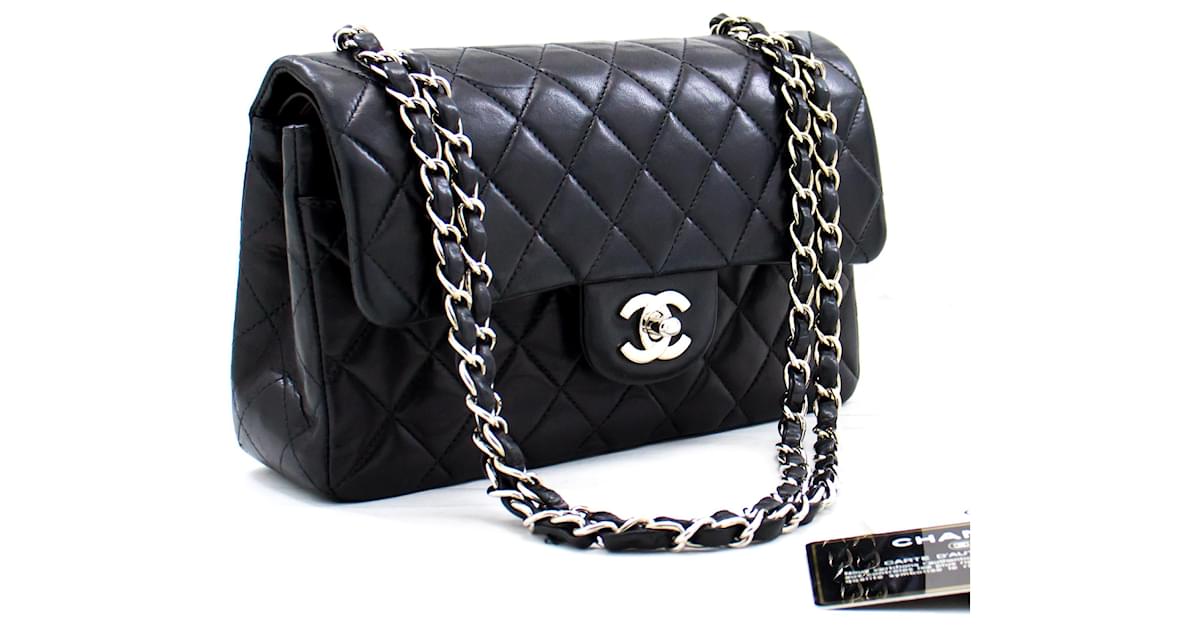 Chanel Bolso de hombro con cadena y solapa forrada Piel de cordero negra Cuero ref.433276 - Joli Closet