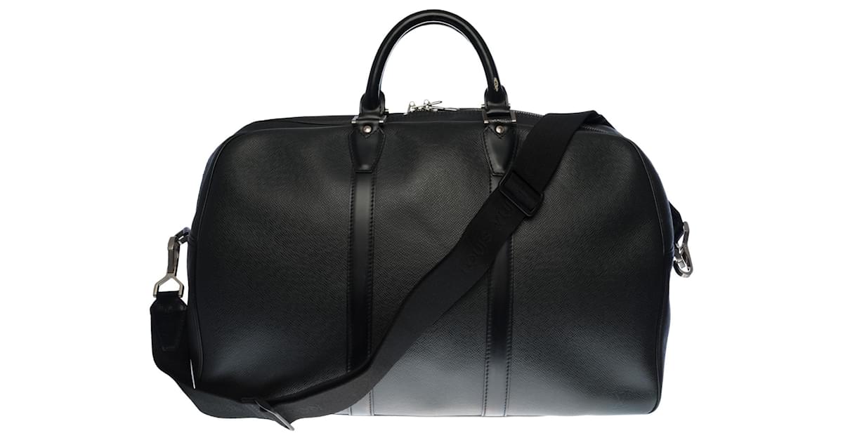 The essential Louis Vuitton Kendall travel bag 48cm in black taiga  leather, ref.434186 - Joli Closet